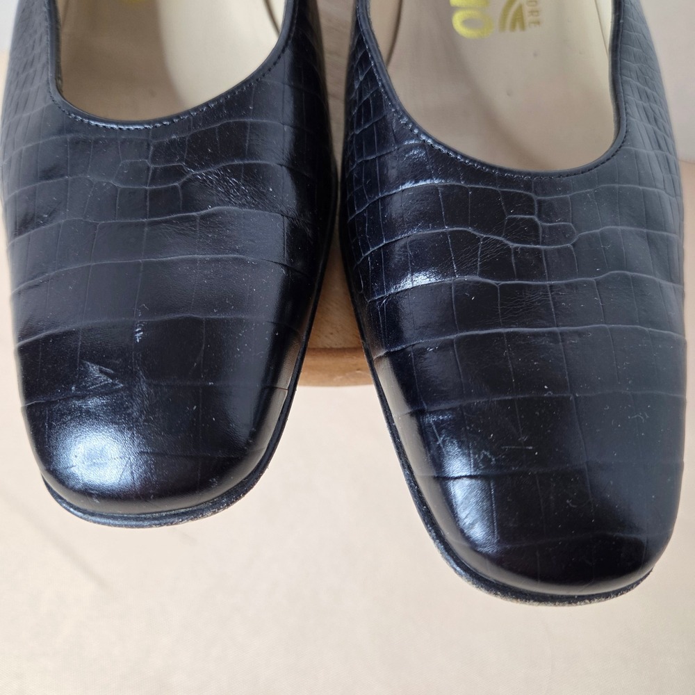 Salvatore Ferragamo Black Croc Embossed Leather Pumps Block Heel Sz 7 2A Narrow - Picture 2 of 16